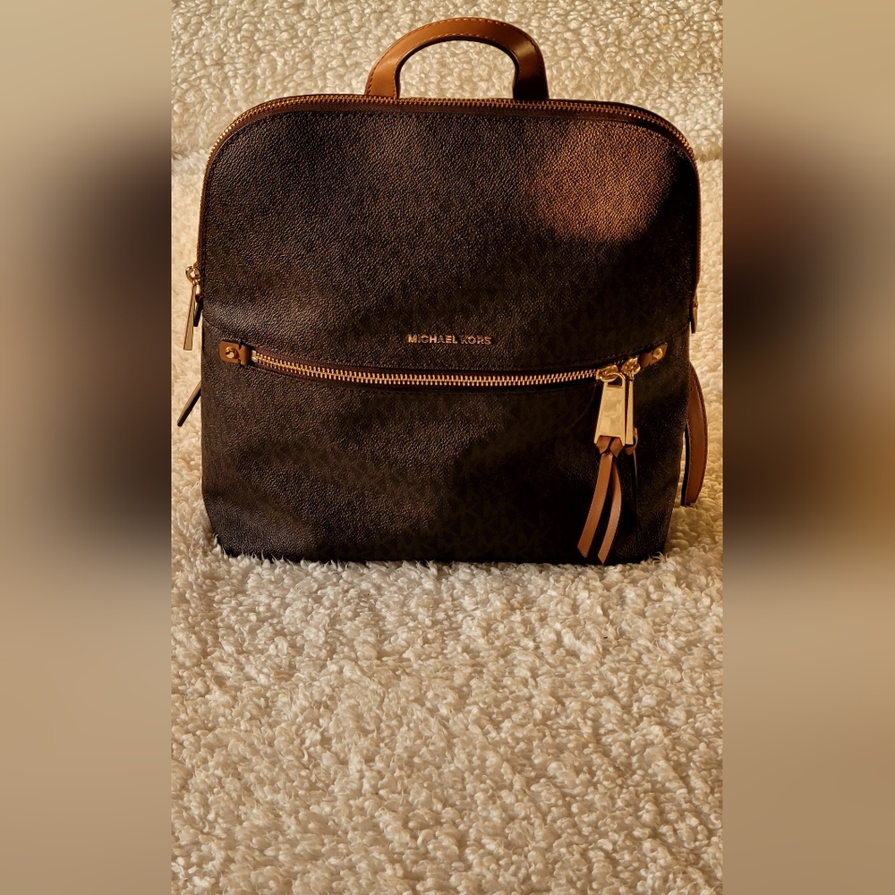 Michael Kors RHEA ZIP Brown MD SLIM Back Pack